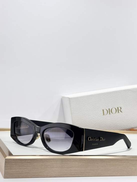 Picture of Dior Sunglasses _SKUfw76989646fw